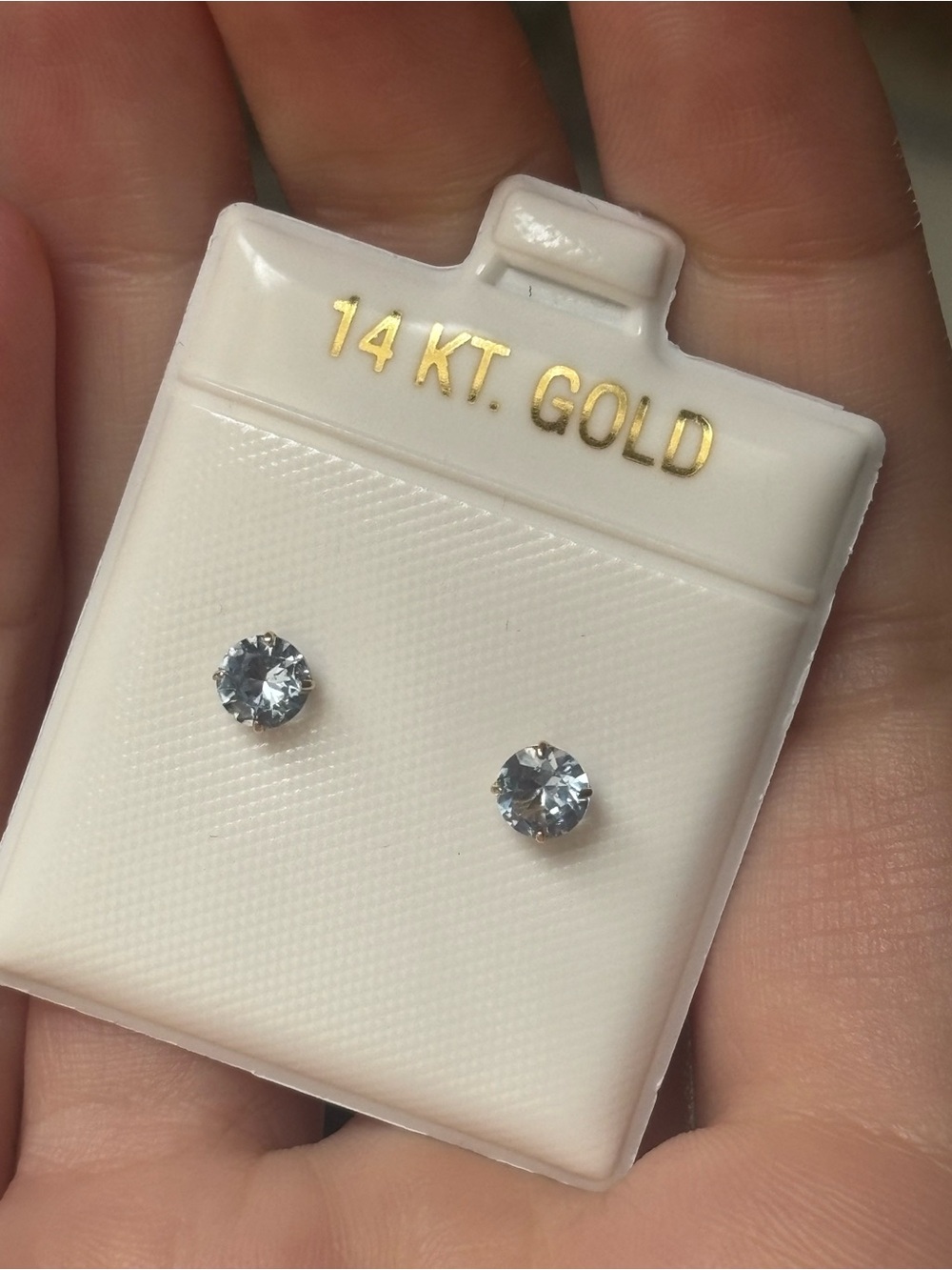 14 KT Gold Round Topaz Stud Earrings